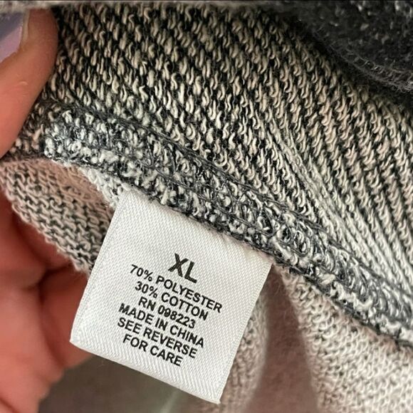 BCG Gray Cream Black Long Sleeved Scoop Neck Top Sz XL - Picture 4 of 6